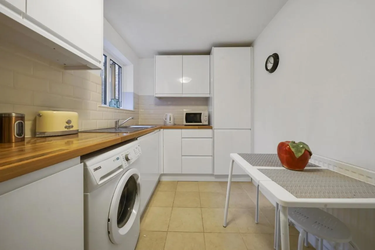 London Bridge I Bed Apartment By Tower Bridge - Great Location Close To Transport Links 0*,