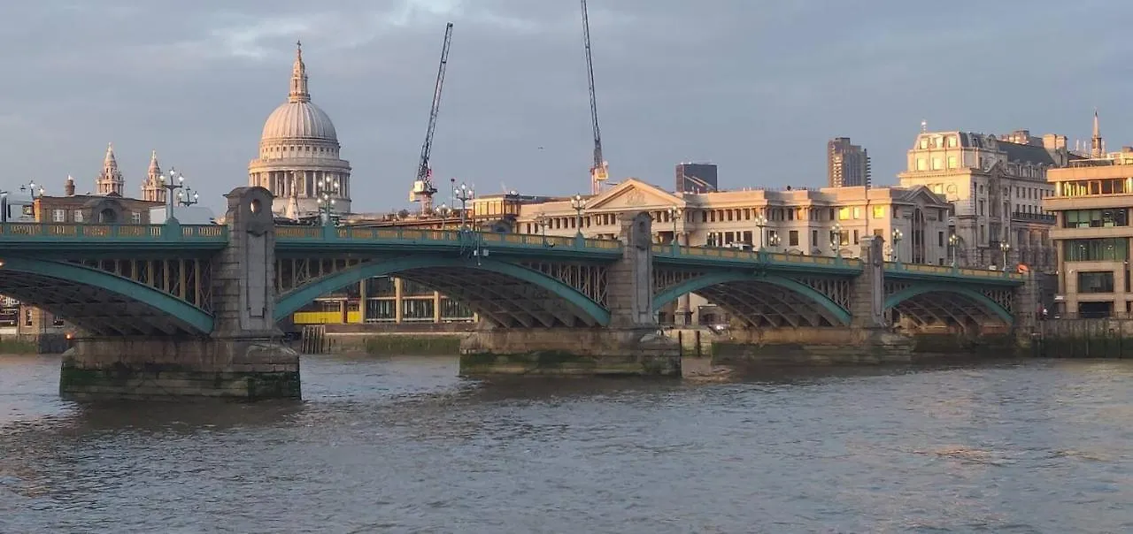 London Bridge I Bed Apartment By Tower Bridge - Great Location Close To Transport Links 0*,