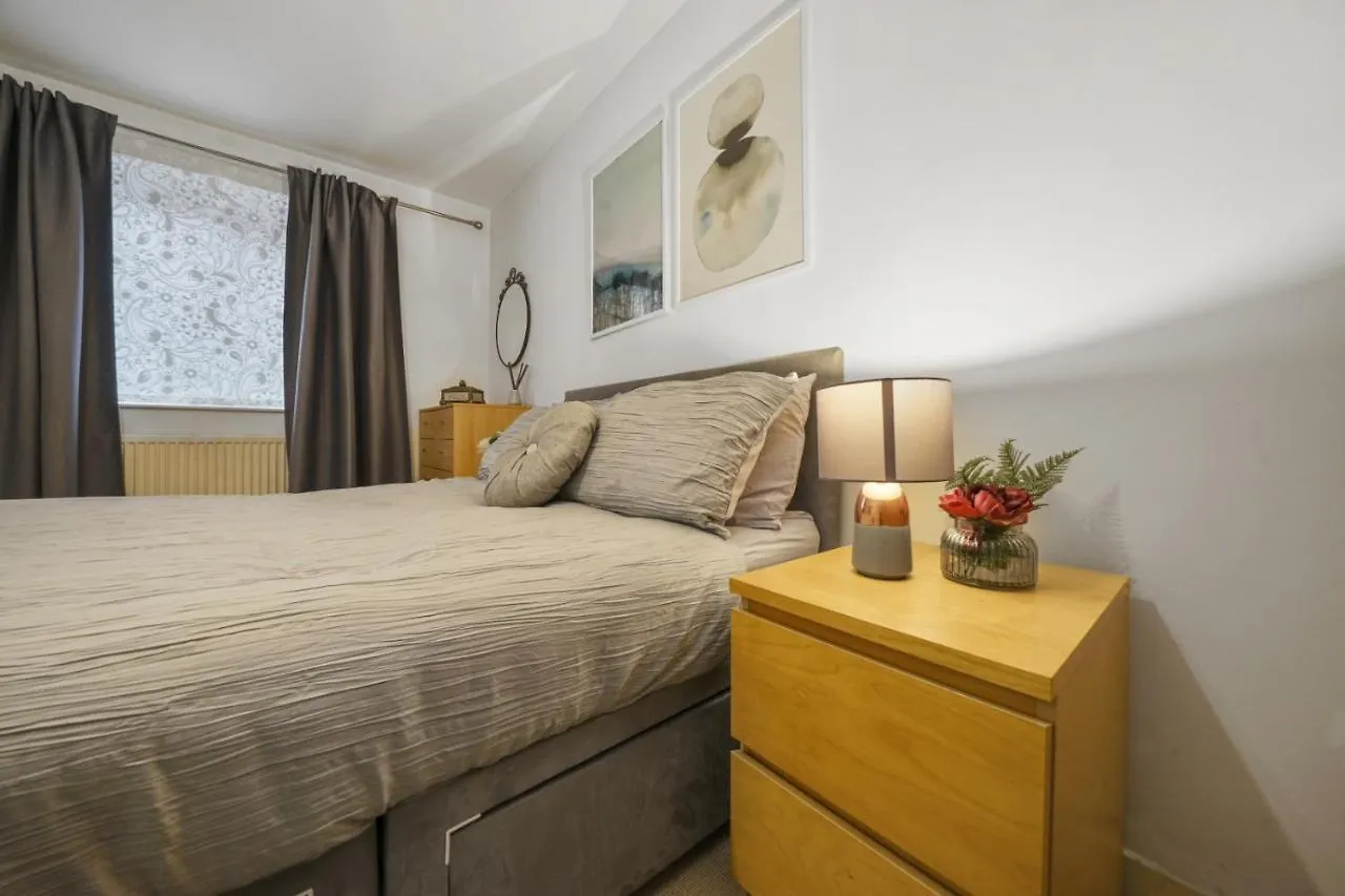 London Bridge I Bed Apartment By Tower Bridge - Great Location Close To Transport Links 0*,  United Kingdom
