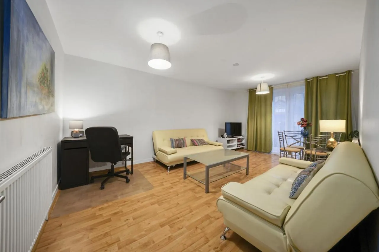 London Bridge I Bed Apartment By Tower Bridge - Great Location Close To Transport Links location